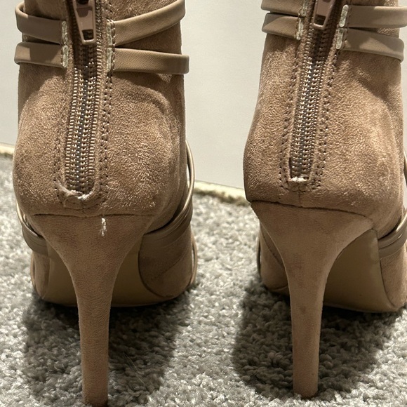 Tan Journee Collection Strappy heels - Picture 5 of 5